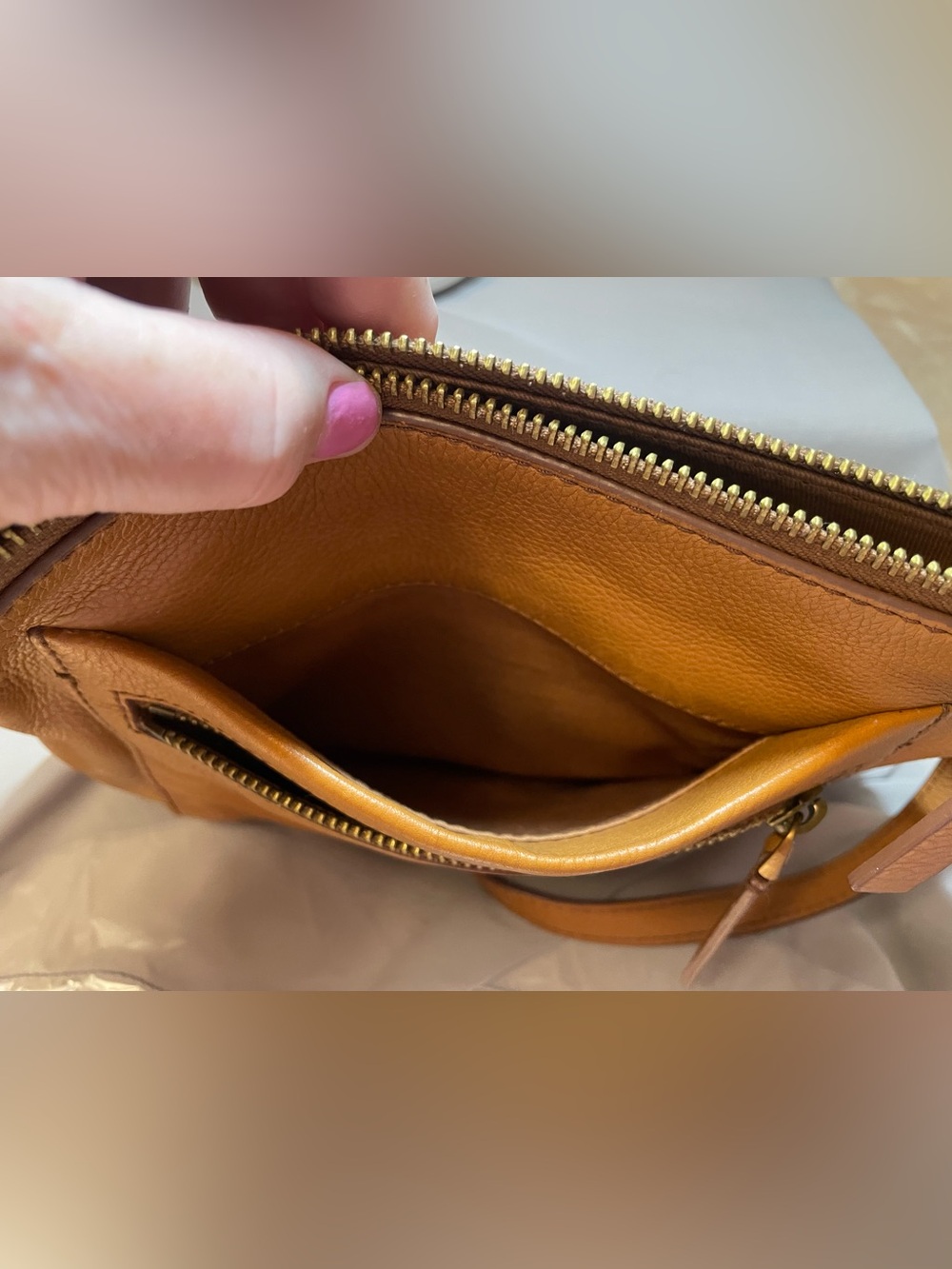 Fossil Cowhide Pebble Leather Shoulder HandBag in Tan Brown with front zipper - Picture 12 of 16